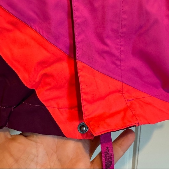 Kids 2T North Face Ski Jacket OUTER LAYER ONLY with Hood - Picture 4 of 9